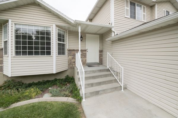 Cost of White Vinyl Siding Replacement in Bellingham
